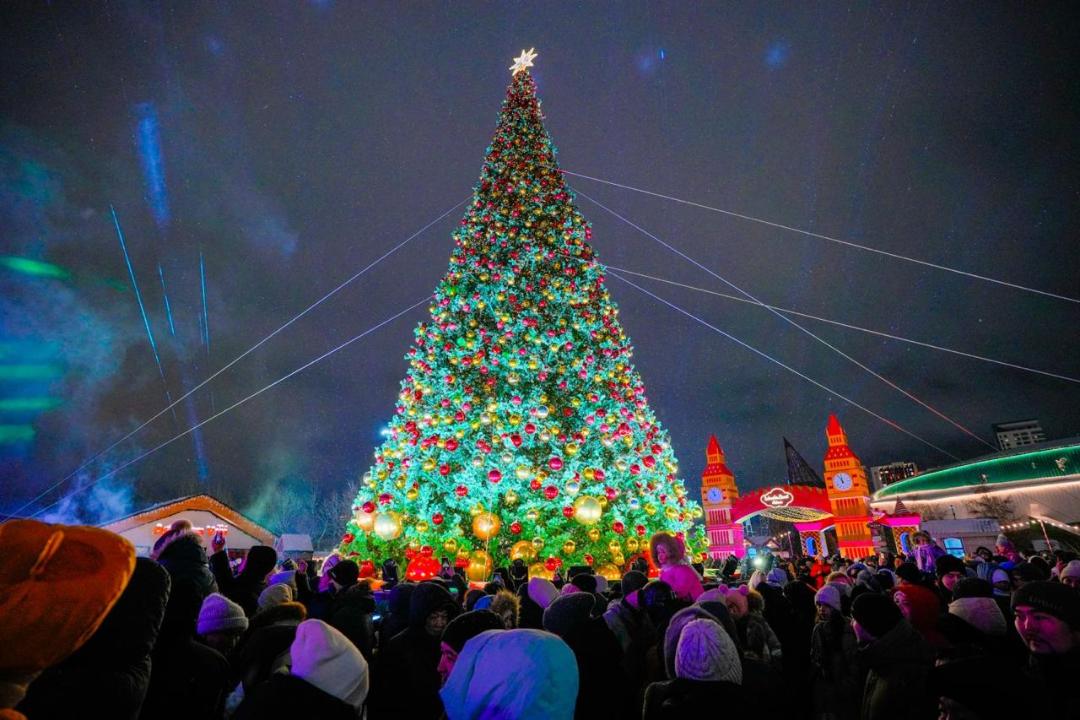 Астанада бір мезетте 40-тан астам шыршаның шамы жағылды