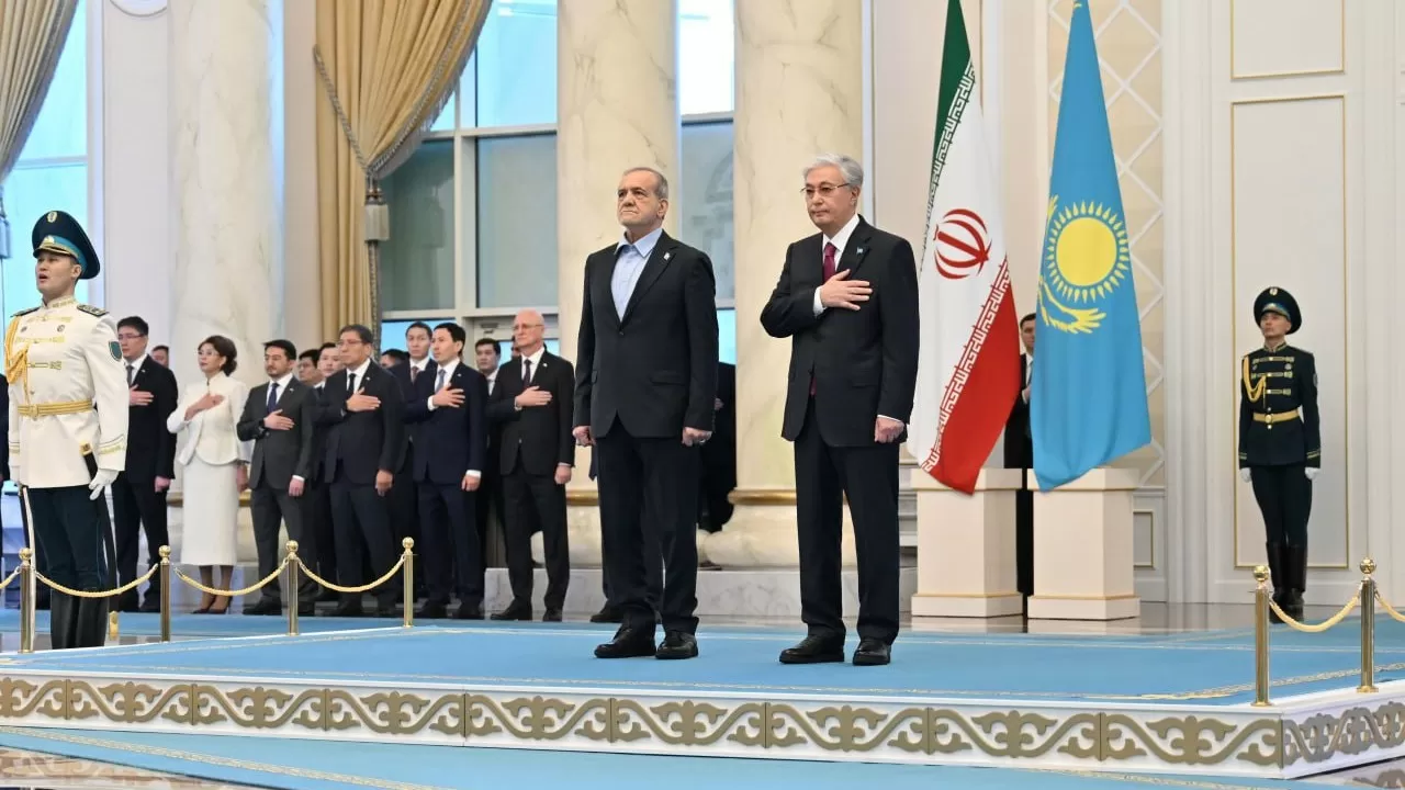 Қасым-Жомарт Тоқаев Иран Президентін Ақордада қарсы алды