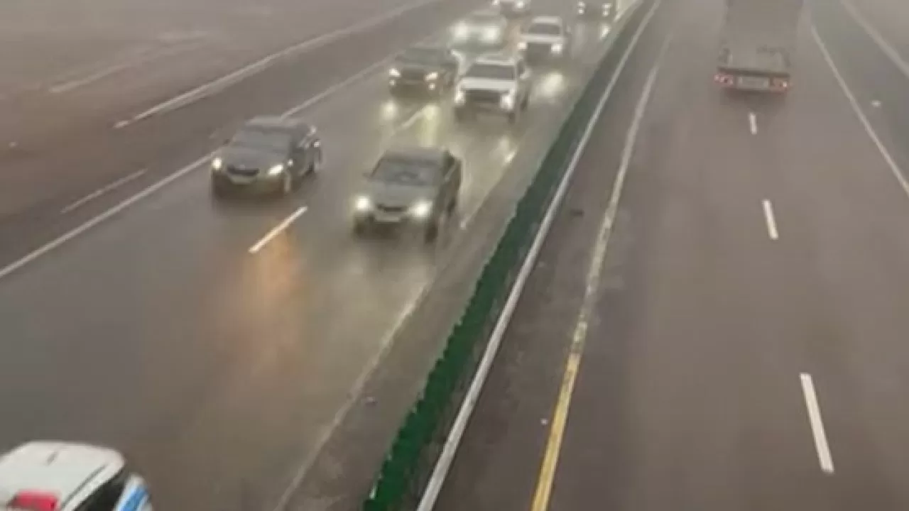 Қарағанды облысында жабық жолдардан 600-ден астам көлік қауіпсіз жерге шығарылды