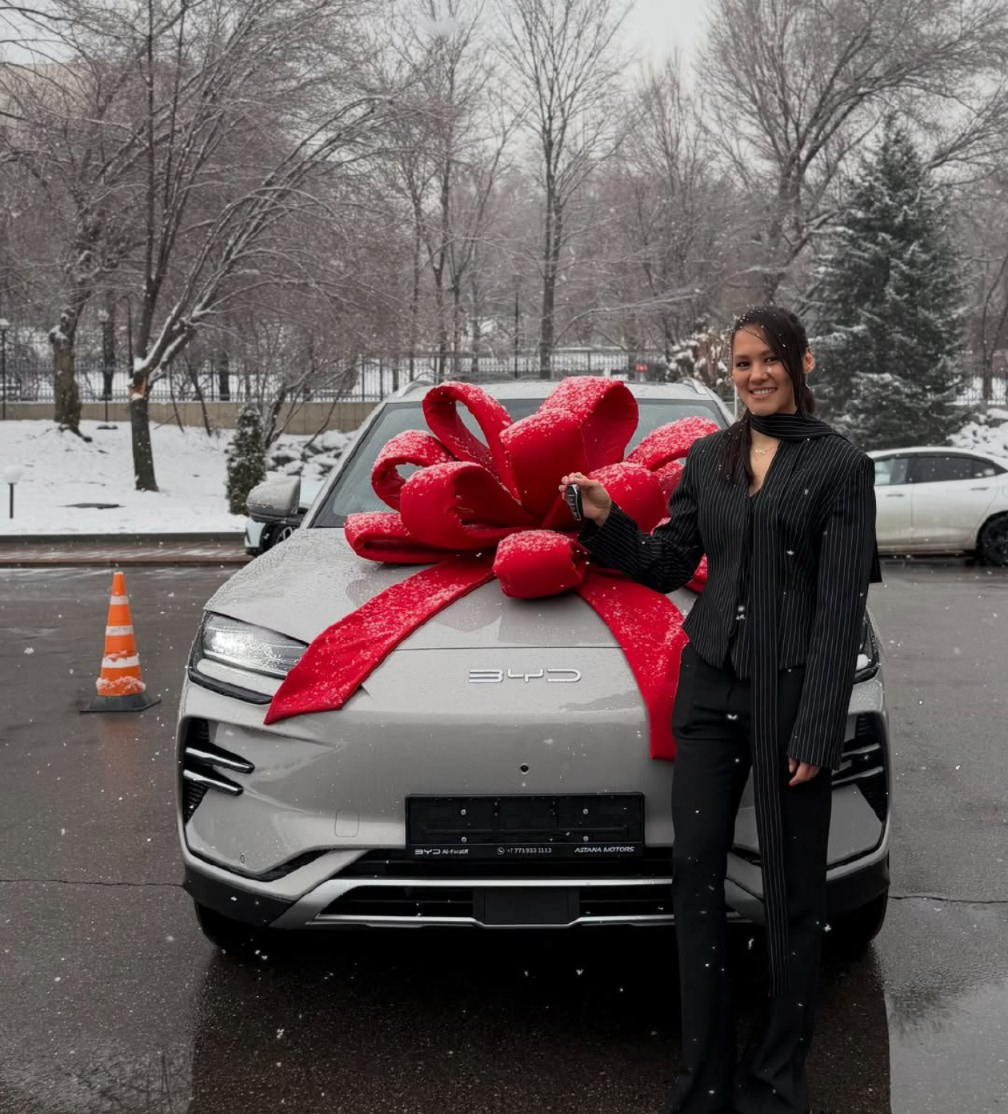 Боксшы Алуа Балқыбековаға автокөлік сыйға берілді