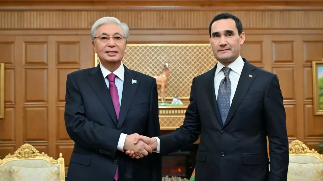 "О мире, о нейтралитете и о доверии" собирается поговорить Токаев с президентом Туркменистана