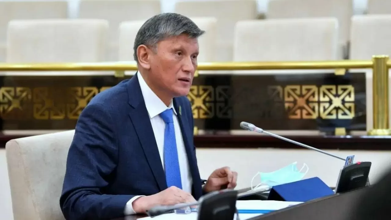 "Уақыт өтеді, жас мамандар ауылдан кетеді": Сенатор "Дипломмен – ауылға" бағдарламасын сынға алды