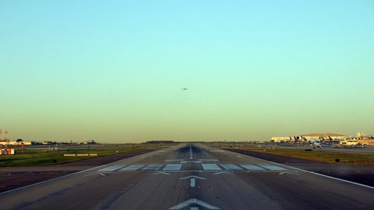 Кто заработал на строительстве аэропортов в Зайсане и Катон-Карагае