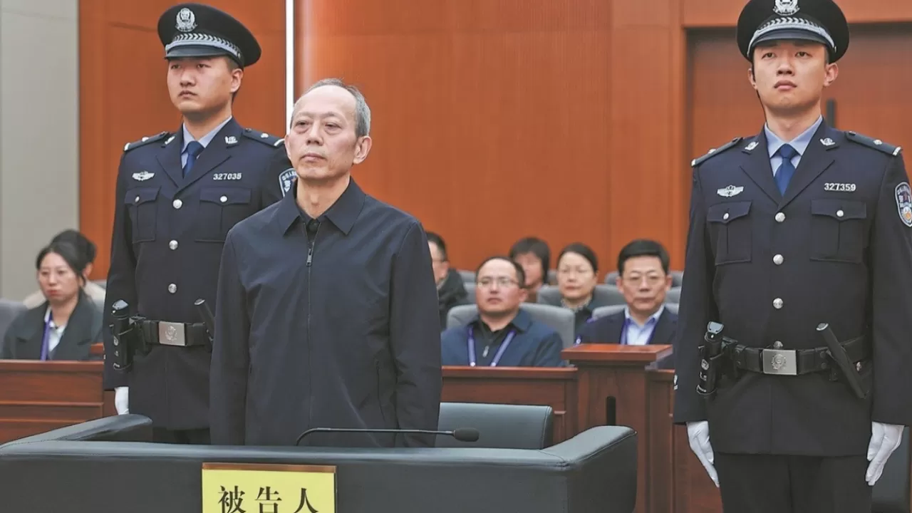 Қытайда бұрынғы шенеунік өлім жазасына кесілді