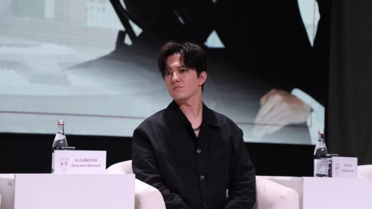 Димаш Құдайберген Халықаралық мигранттар күніне арналған құттықтауын жолдады