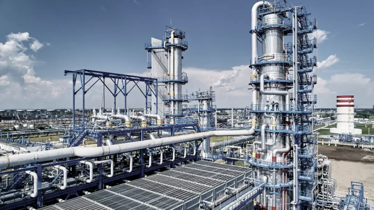 Жаңа мұнай өңдеу зауытын салу үшін инвесторлар тарту жұмыстары жалғасуда