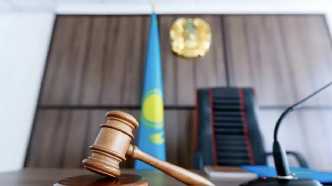 Шымкентте автобус жүргізушісін ұрған жасөспірім жазадан құтылды