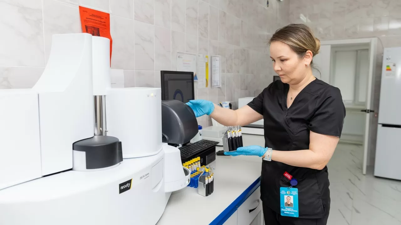 "Бір күн клиникасы" Атырауда: генетикалық скринингтің жаңа технологиялары қолданылуда