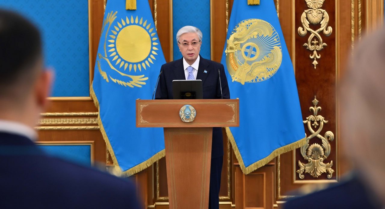 Президент прокуратура мен күштік құрылымның бір топ қызметкеріне пәтер кілтін табыстады