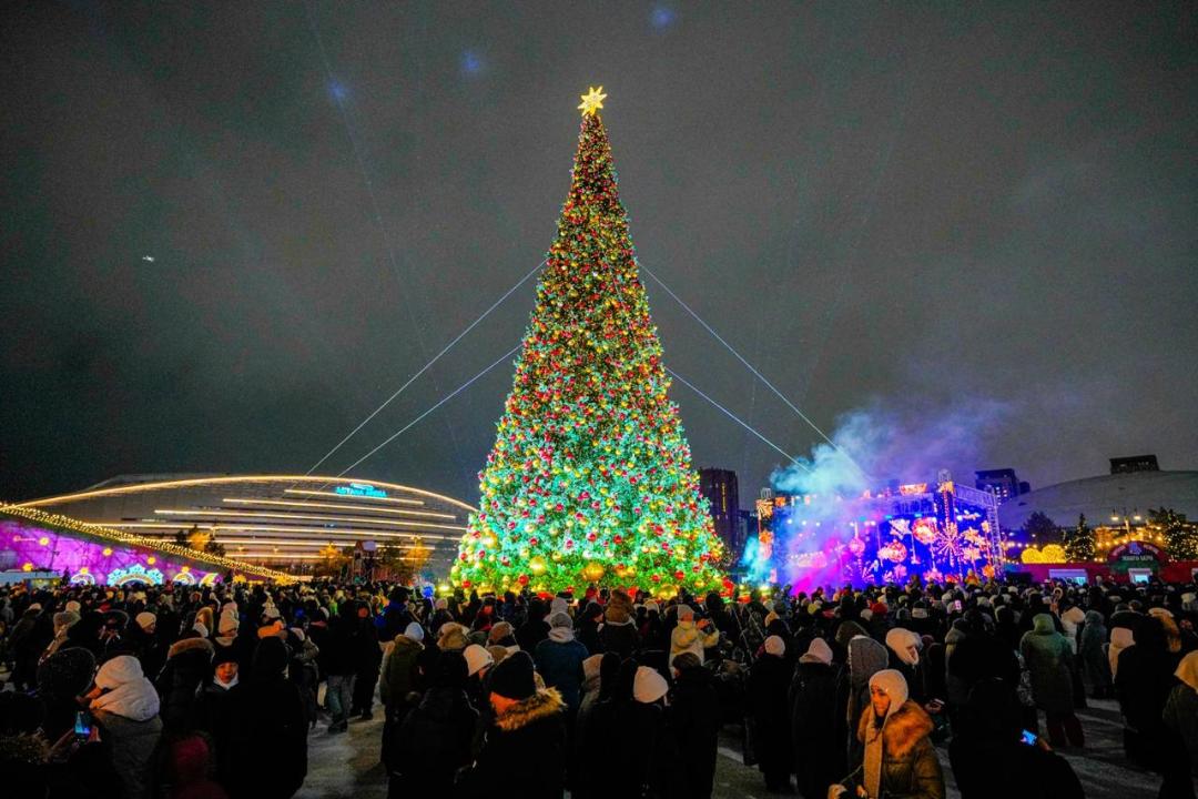 Астаналықтар шырша шамын жақты