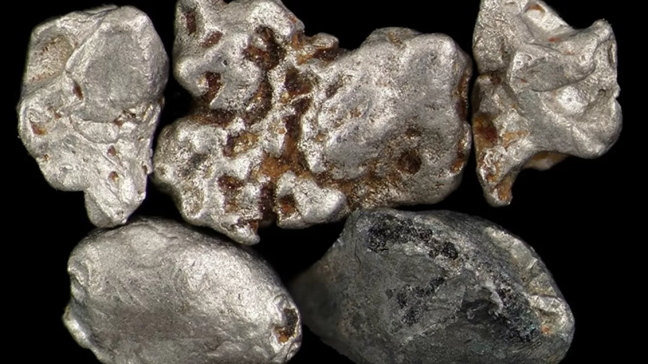 Цены на платину взлетели до 17-летнего максимума 