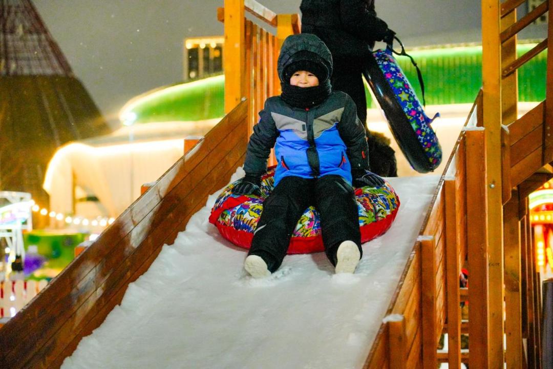 Сауда орталықтары биылғы жаңа жылға ерекше дайындалды