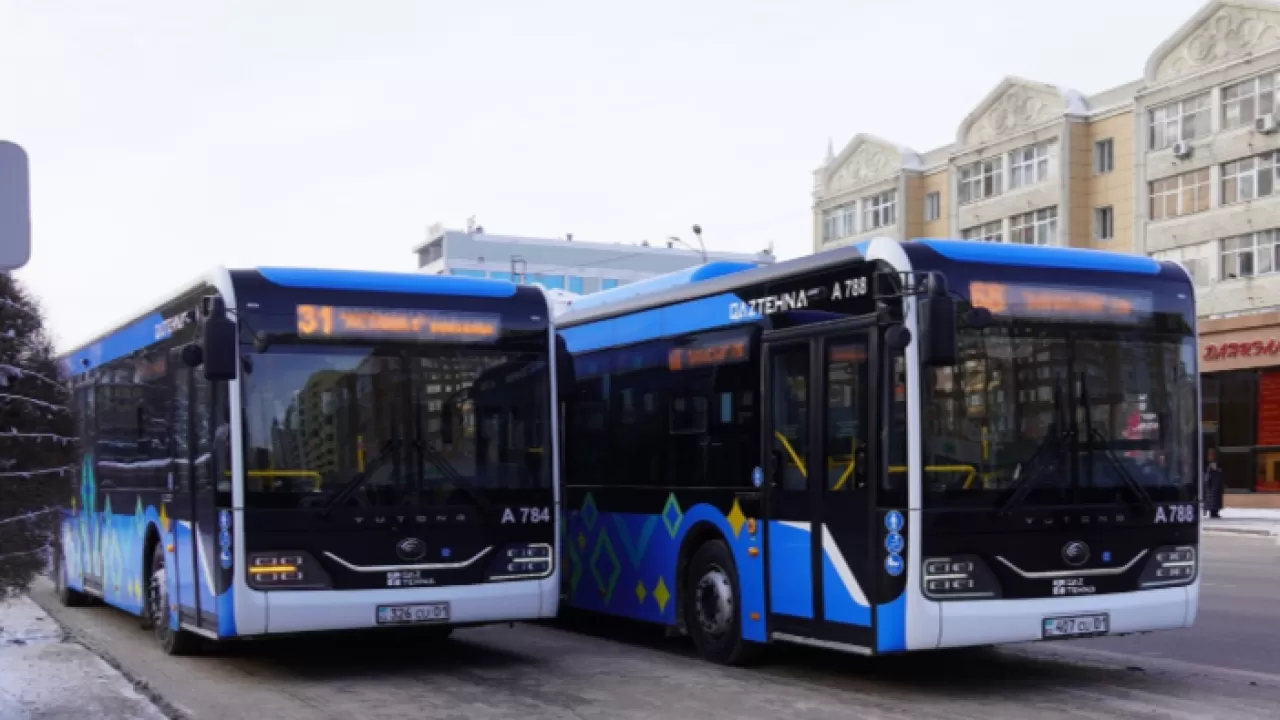 Автобусы в Астане сбросили скорость и отклоняются от расписания 