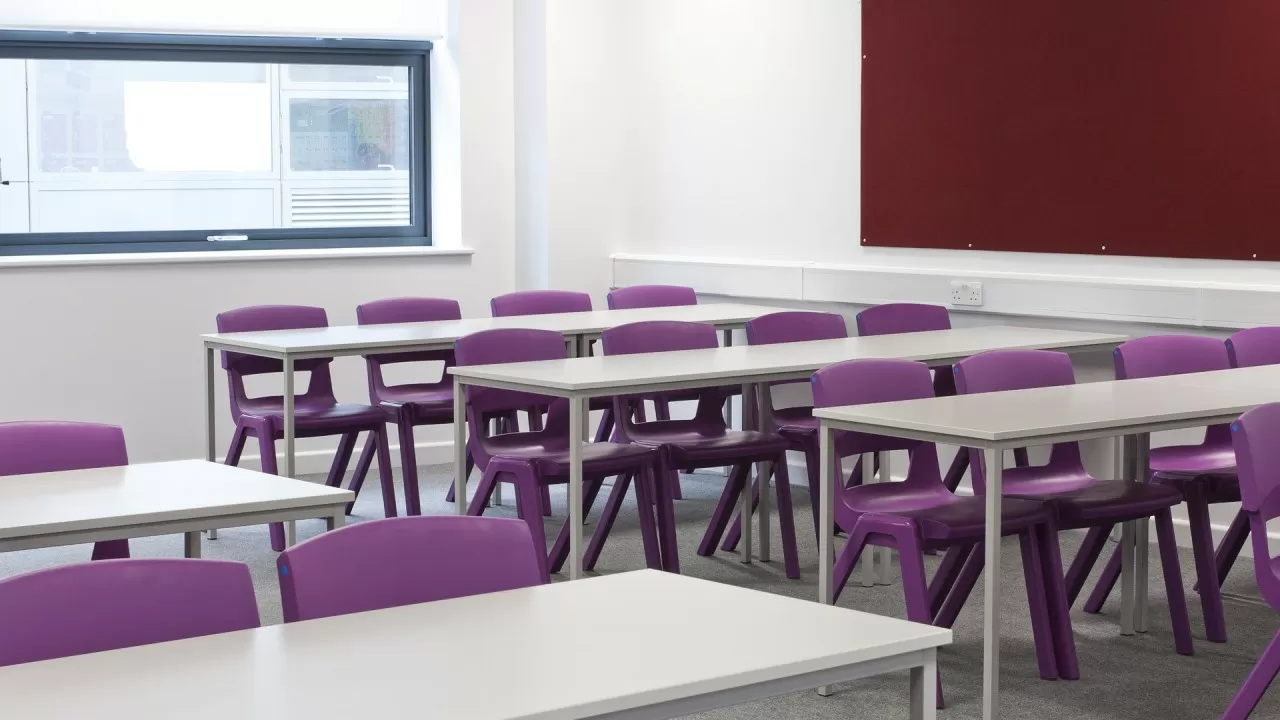 Кадровый дефицит и "мертвые души": проблемы образования обсудили в Алматы 