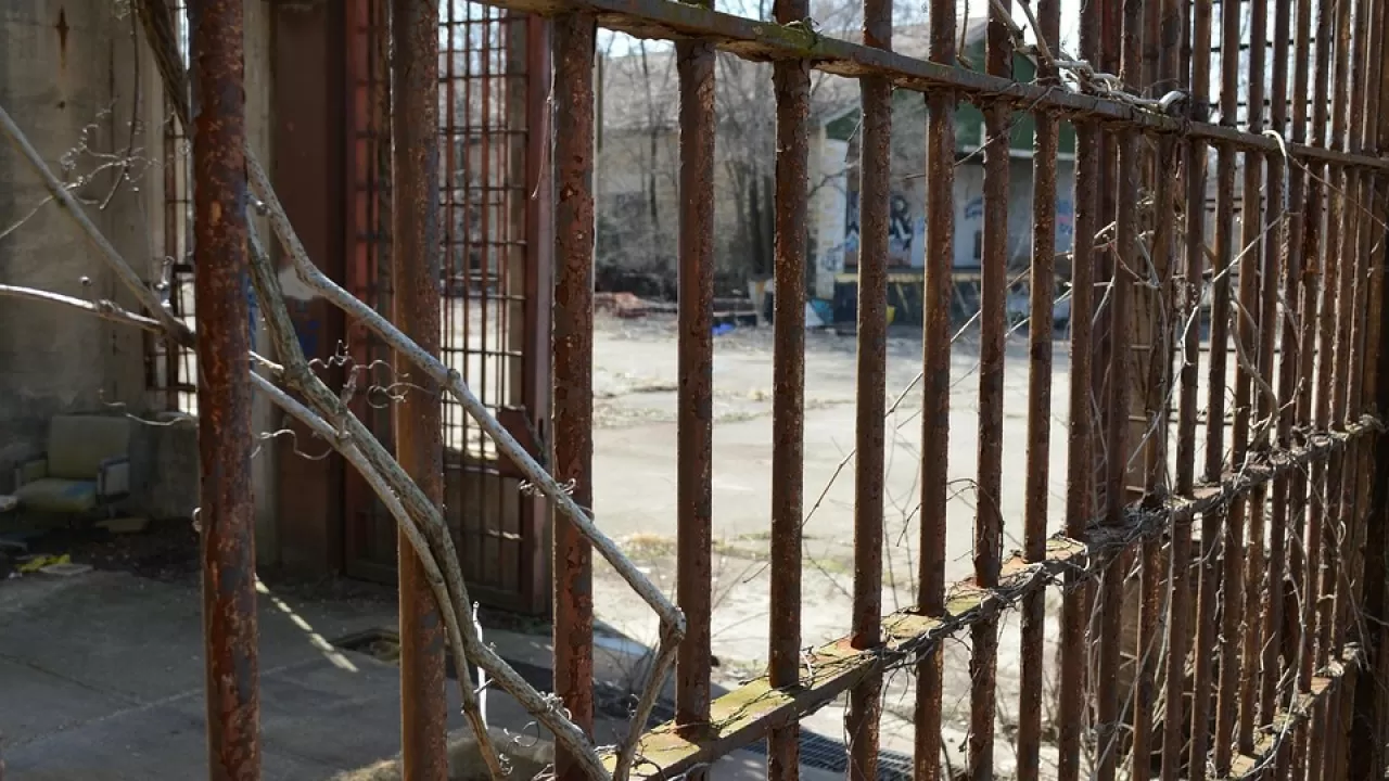 Сразу шесть осужденных нанесли себе увечья, требуя послабления строгого режима 