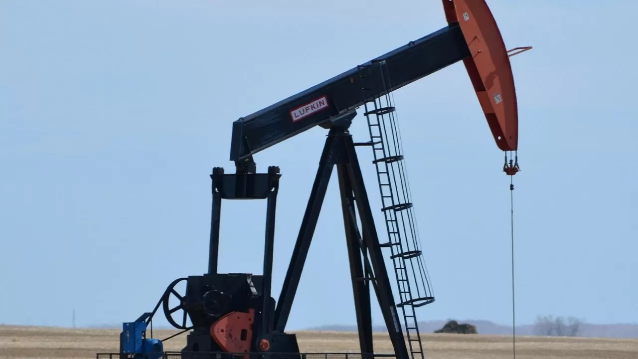 Нефть дешевеет, но не сильно  