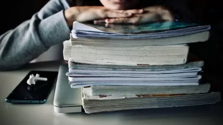 Экспертизу казахстанских учебников будут проводить по новым правилам 