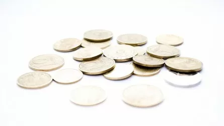 Тенге укрепился на KASE: курс доллара все еще падает  