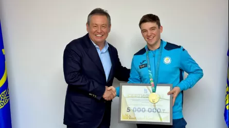 Казахстанских теннисистов наградили премией на 12 млн тенге 