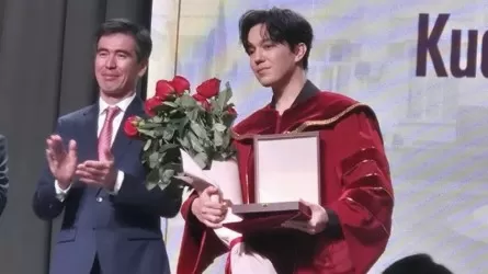 Димаш Құдайберген отандық университеттің құрметті профессоры атанды