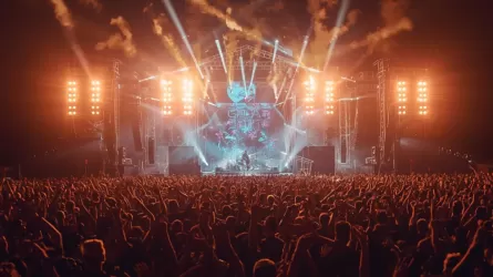 Жаңа жылда сахнаға шығар әнші қалдырмайтын тосын талап енгізіледі