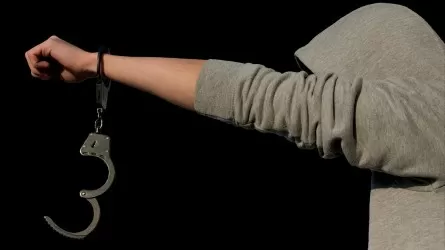 Какое наказание ждет мужчину, пнувшего ребенка в Алматы 