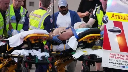 Теракт в Австралии: 10 человек погибли при стрельбе на пляже во время празднования Хануки