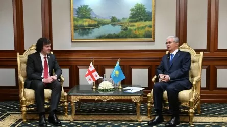 Қасым-Жомарт Тоқаев Грузия Премьер-министрі Ираклий Кобахидземен кездесті