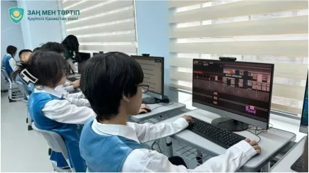 В школах Алматы проходит образовательный проект по финансовой безопасности «Qarzhy Saqshysy» 