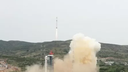 Китай успешно запустил два новых спутника 