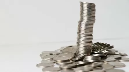 Доходы и расходы населения Казахстана продолжают сокращаться