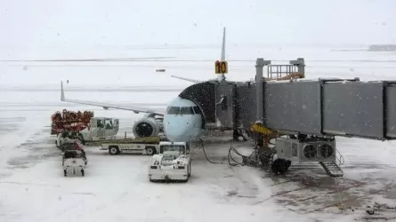 Ауа райына байланысты Алматы әуежайында рейстер кешігіп, көшеде кептеліс пайда болды