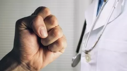 Бұдан былай дәрігерлерге қол көтергендер қылмыстық жазаға тартылады