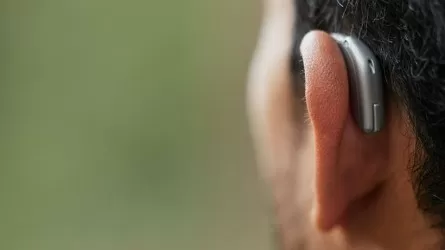 Жители одного из регионов Казахстана месяцами ждали протезы и сурдотехнику 