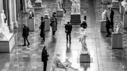 МВД проверяет казахстанские музеи после ограбления Лувра  