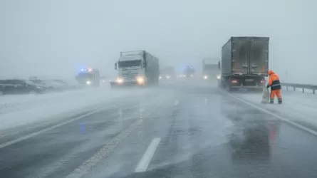 Осторожно, скользко! Гололед и туман накрывают более 10 регионов Казахстана