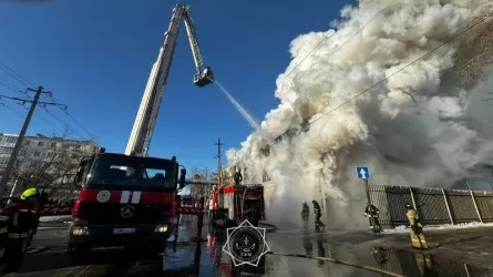 100 человек тушили крупный пожар в Астане 