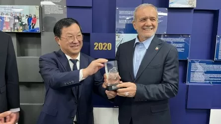 Президент Ирана стал почетным профессором одного из университетов РК