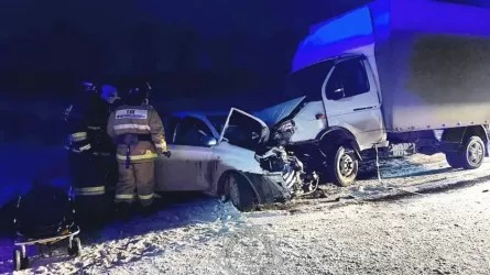 Водителя зажало в машине после лобового ДТП