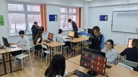 "Закон и порядок": в школах Астаны внедрили игру «Qarzhy Saqshysy» для защиты подростков от мошенничества 