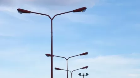 Госслужащего оштрафовали за опоры освещения