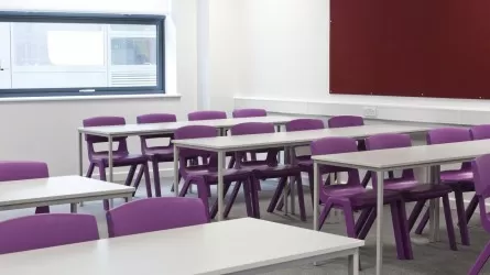 Казахстану ежегодно нужно 145 новых школ и 100 поликлиник 