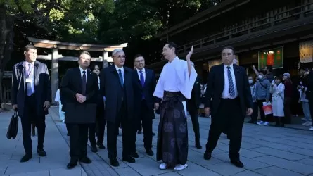 Токаев посетил крупнейший синтоистский храм Токио