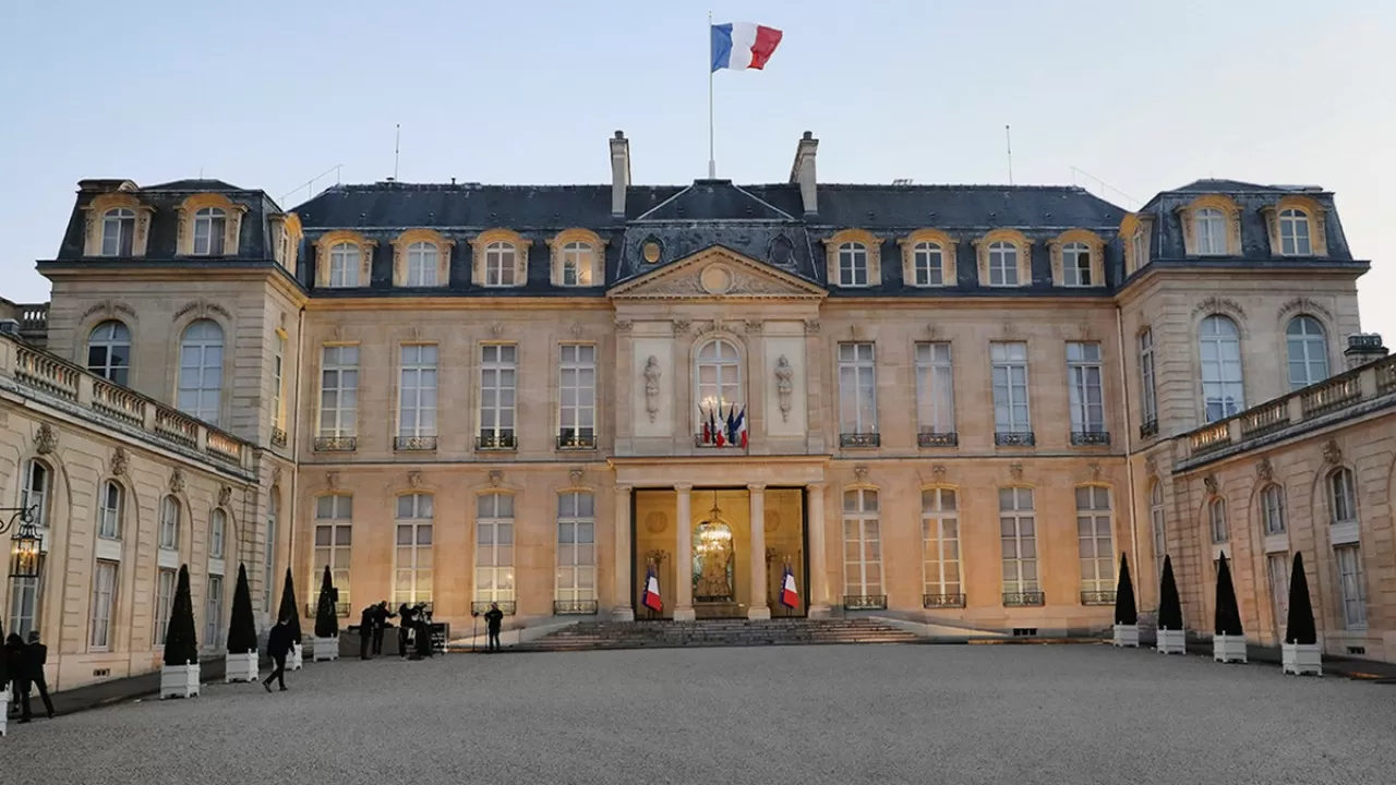Франция президентінің резиденциясынан заттар ұрланып, тергеу басталды