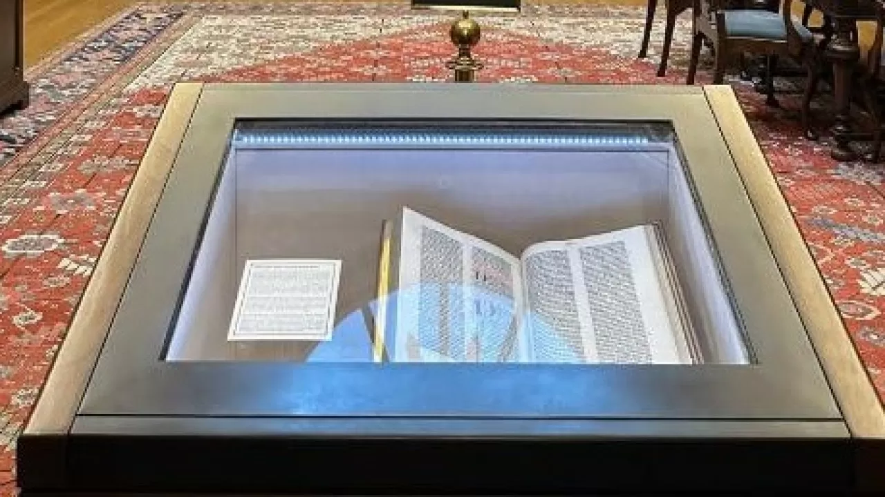 В Гарварде казахстанцы осваивают цифровизацию рукописей 