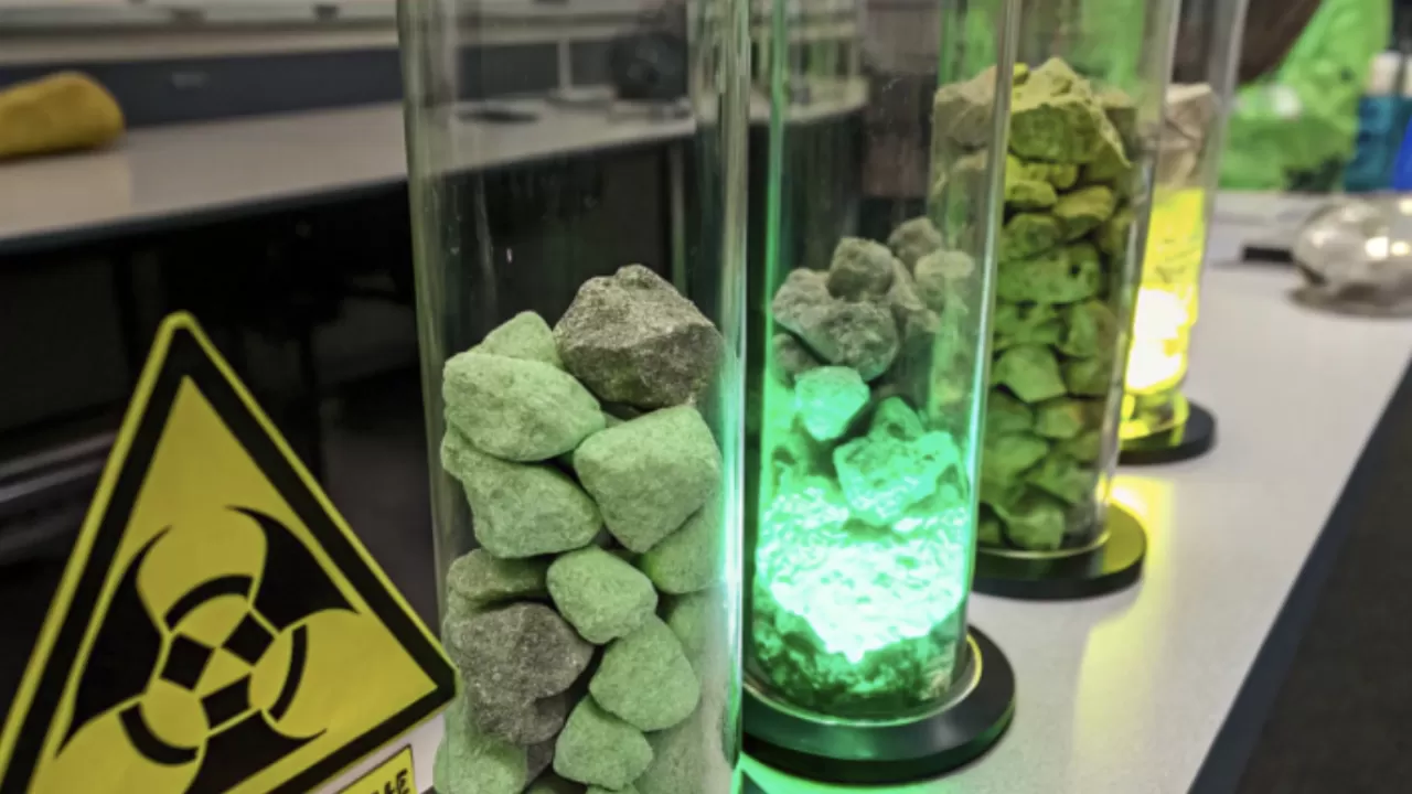 Ақтөбеде радиоактивті уранды заңсыз сатпақ болғандар ұсталды