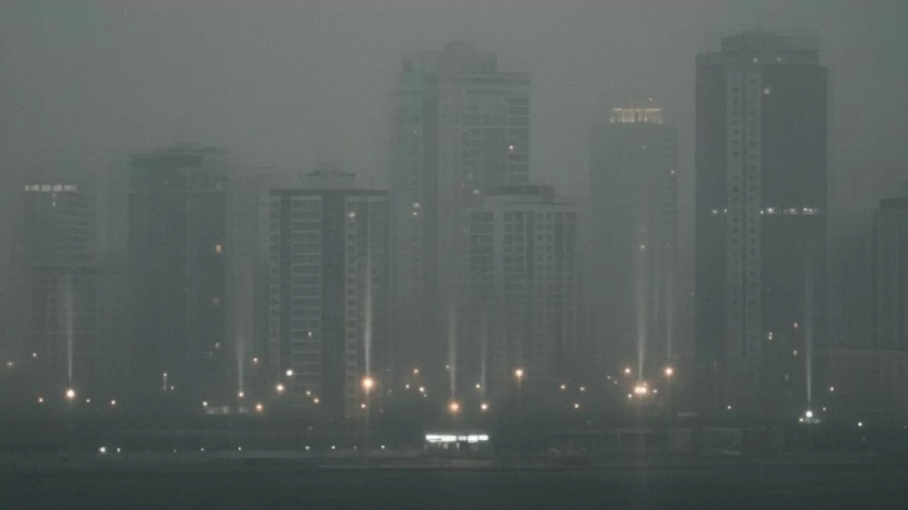 Почему жителям семи городов Казахстана лучше не выходить на улицу