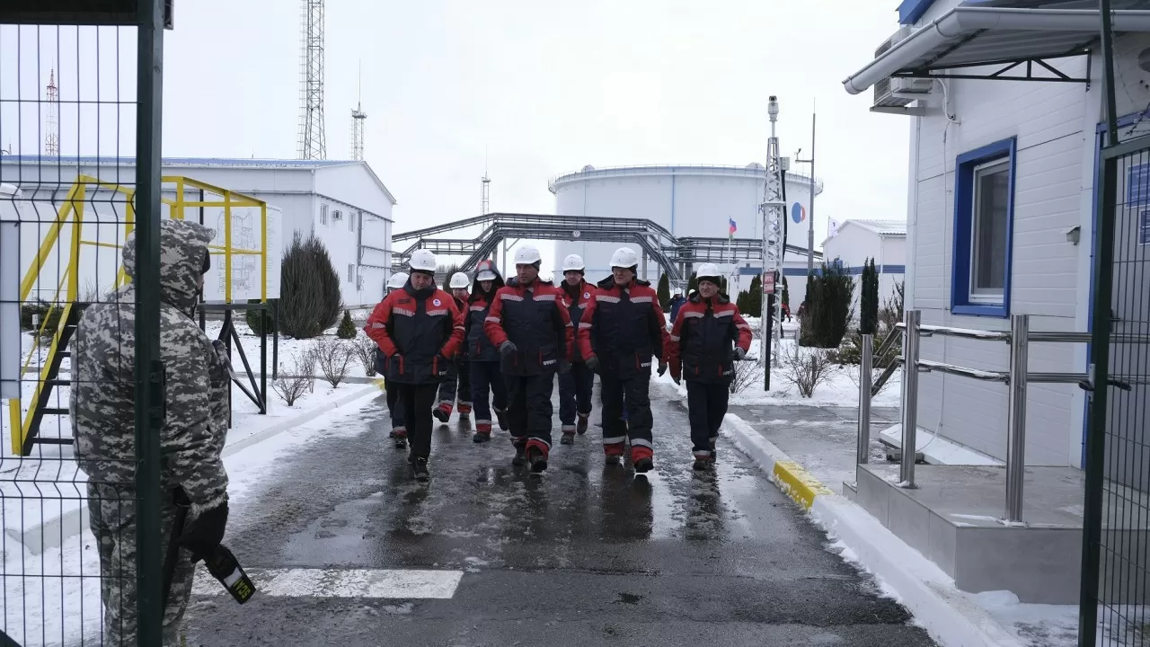 Как транспортируют нефть после удара дронов по главной трубе Казахстана 