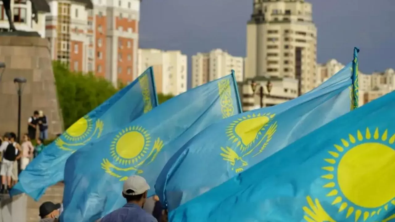 Астанада мыңға жуық адам қандас мәртебесін алды: оларға қандай жеңілдіктер беріледі 