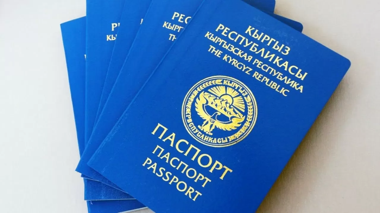 Без "-ов" и -"ев": в парламенте Кыргызстана утвердили новое написание фамилий 